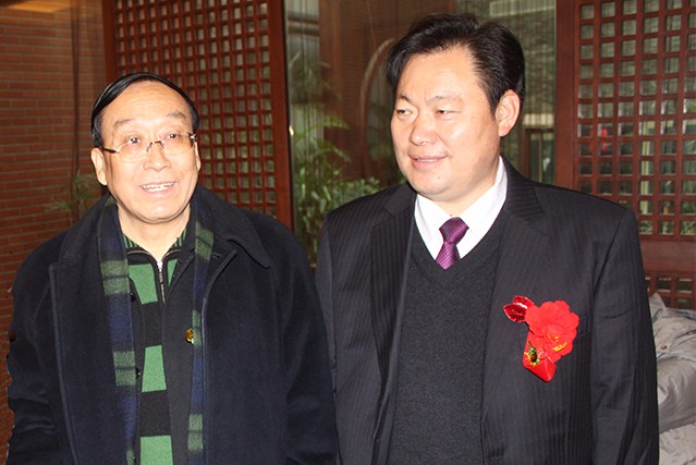 中國老齡事業(yè)基金會會長、民政部原副部長李寶庫與貴友集團董事局主席張金洲合影